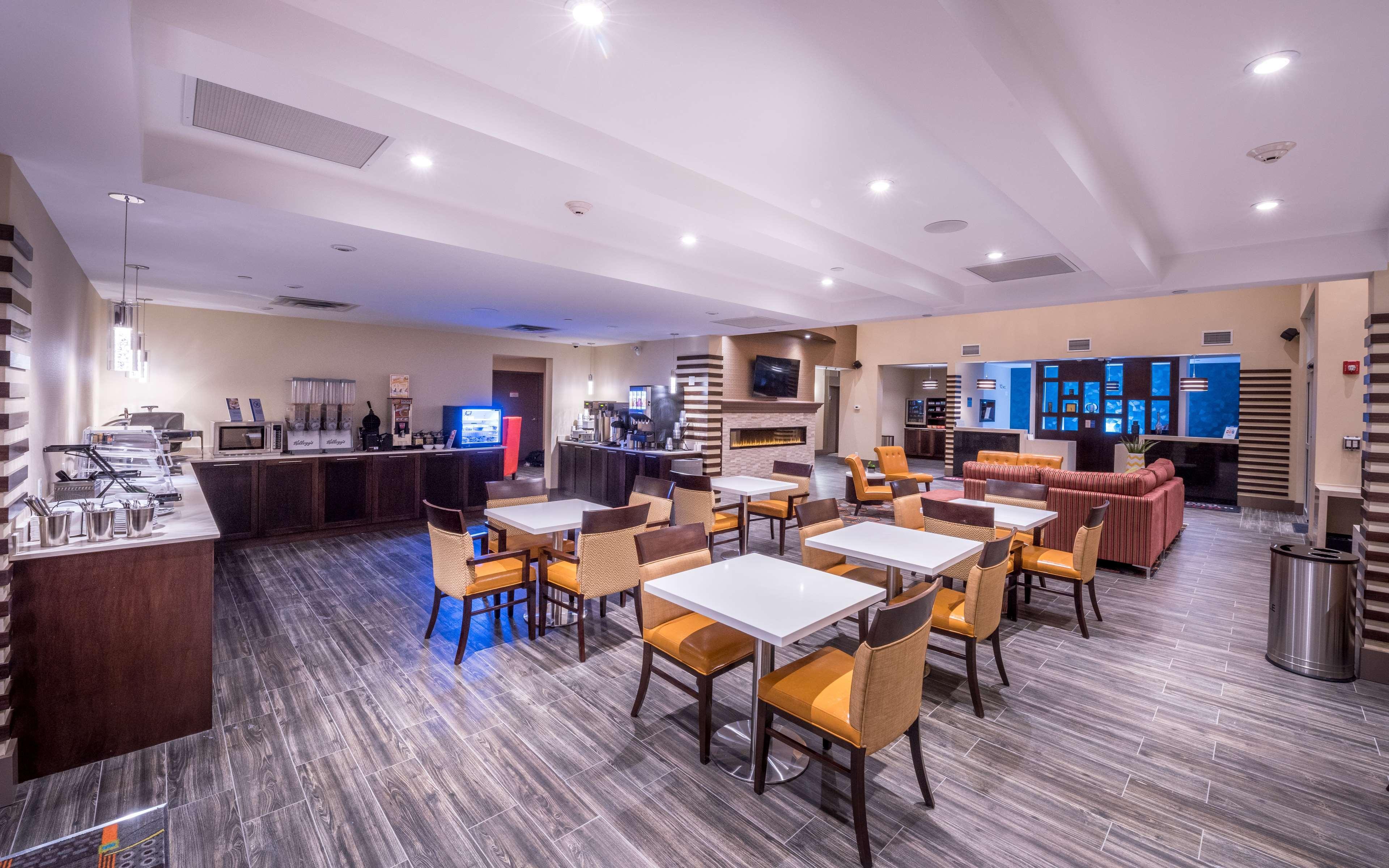 Best Western Plus Chateau Fort St. John Buitenkant foto