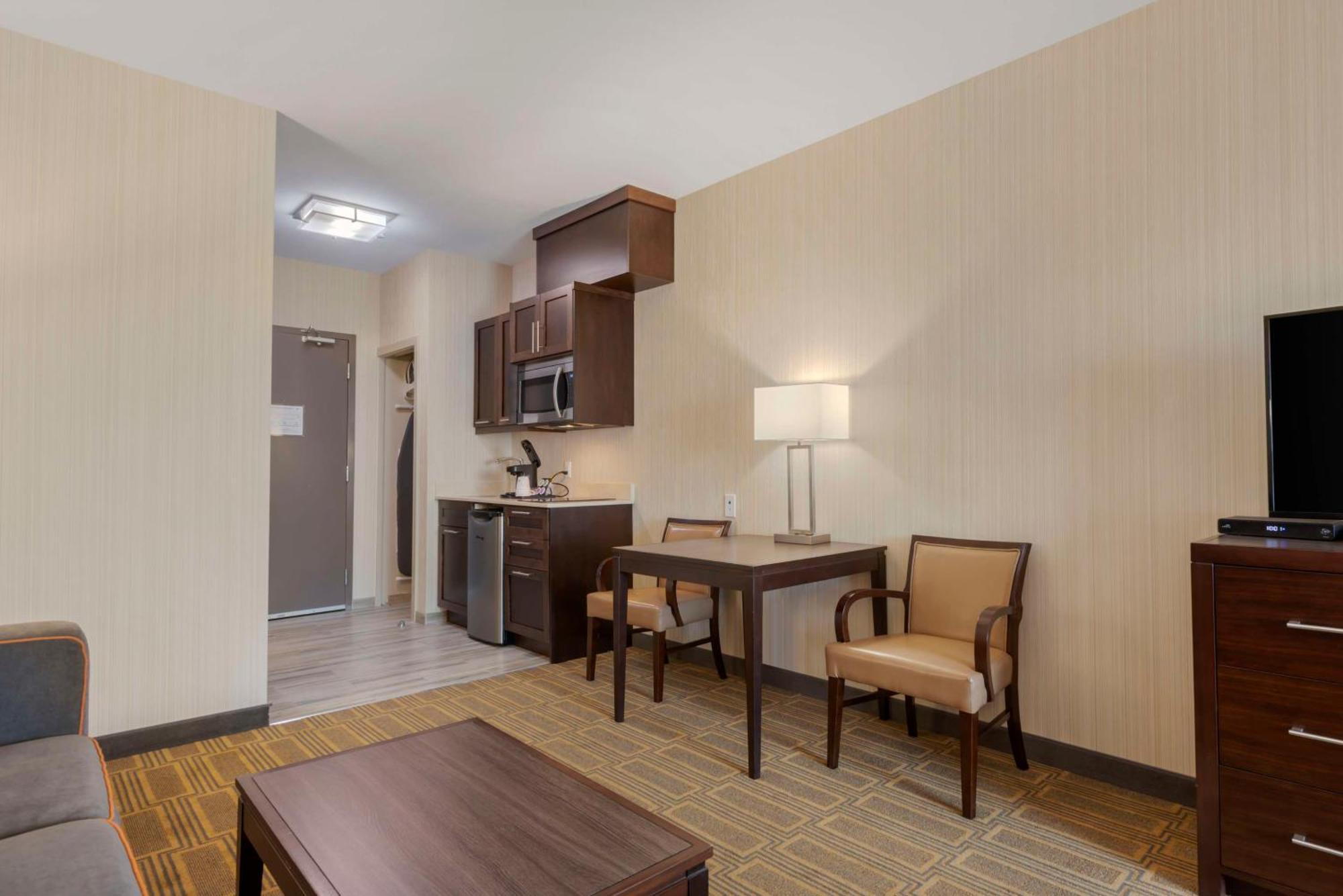 Best Western Plus Chateau Fort St. John Buitenkant foto