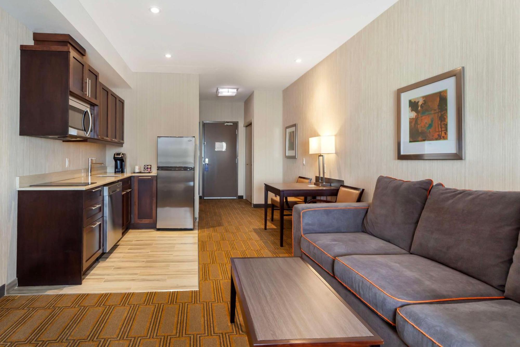 Best Western Plus Chateau Fort St. John Buitenkant foto